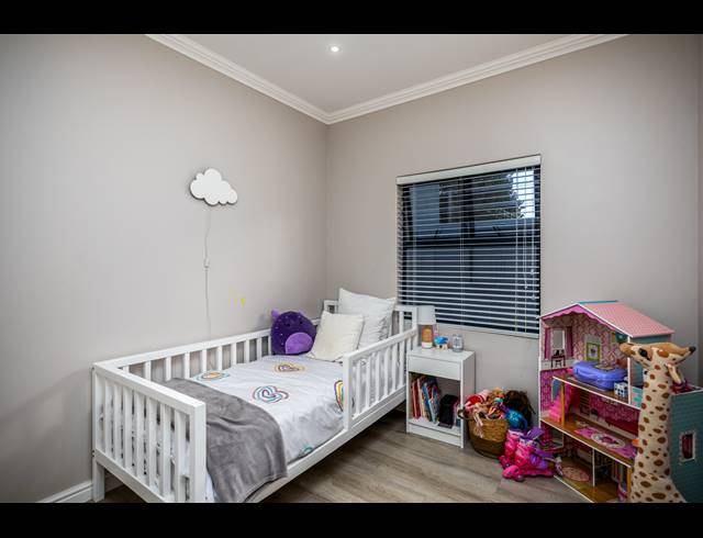 4 BEDROOM FREEHOLD FOR SALE IN SAGEWOOD